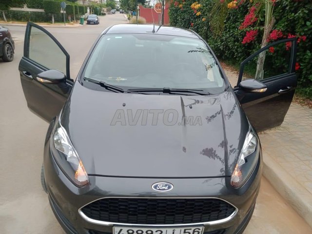 Voiture Ford Fiesta 2017 à Khénifra Diesel - 6 chevaux