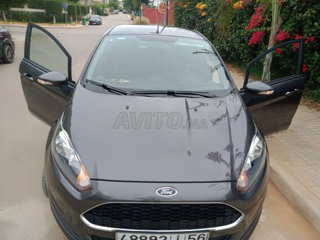 Voiture Ford Fiesta 2017 à Khénifra  Diesel  - 6 chevaux