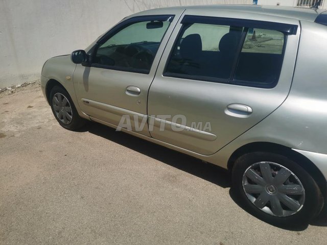 Voiture Renault Clio 2010 à Tétouan Essence - 5 chevaux