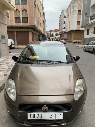 Voiture Fiat Punto 2009 à Casablanca Essence - 7 chevaux