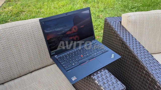 Lenovo ThinkPad T14s i7  et Ryzen 7 PRO - 2