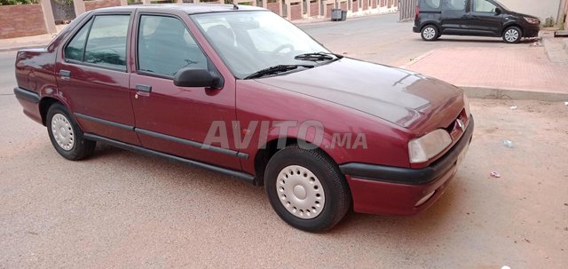 Voiture Renault 19 1993 à Laâyoune Essence - 8 chevaux