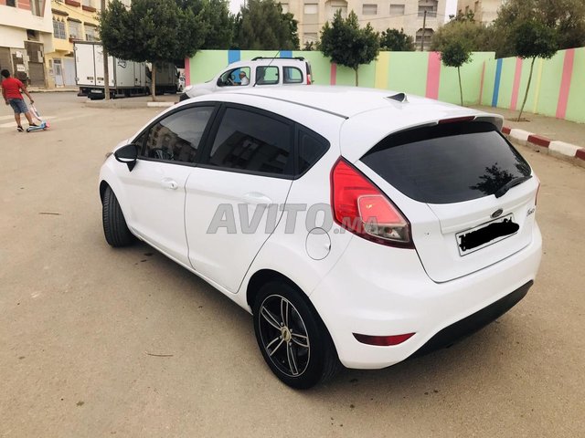 Voiture Ford Fiesta 2017 à Meknès Essence - 7 chevaux