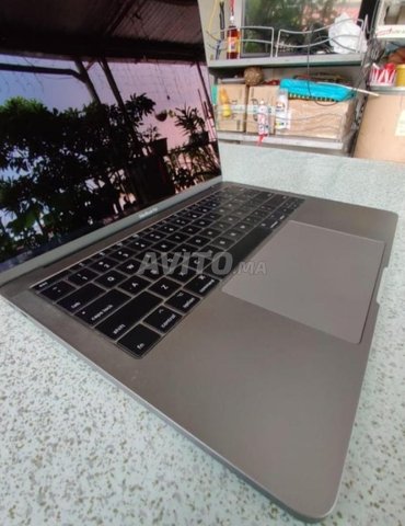 macbook pro 2017 13 inch  - 1