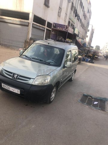 Voiture Peugeot Partner 2008 à Casablanca Essence - 7 chevaux