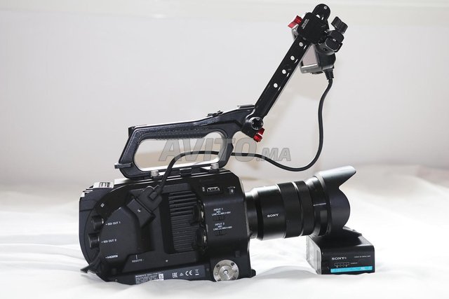 SONY PXW - FS7 Mk 1 et objectif Sony 18-105mm f/4  - 1