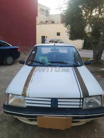 Voiture Peugeot 205 1985 à Taza Essence - 6 chevaux