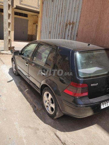 Voiture Volkswagen GOLF 4 2001 à Laâyoune  Diesel  - 8 chevaux