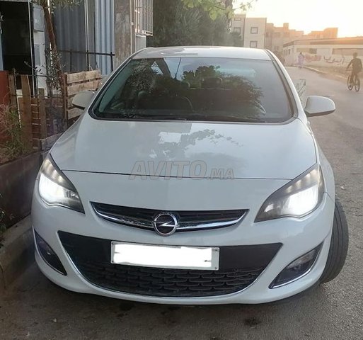 Voiture Opel Astra 2014 à Meknès  Diesel  - 8 chevaux