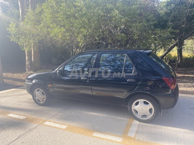 Voiture Ford Fiesta 1997 à Tanger Essence - 6 chevaux