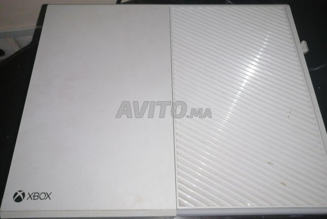XBOX ONE AVEC Manette et CD fifa 19  - 2