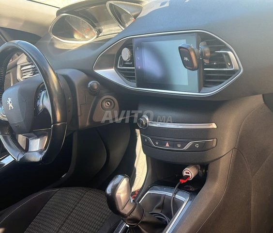 Voiture Peugeot 308 2018 à Tanger Diesel - 6 chevaux