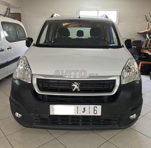 Voiture Peugeot Partner 2017 à Casablanca Diesel - 6 chevaux