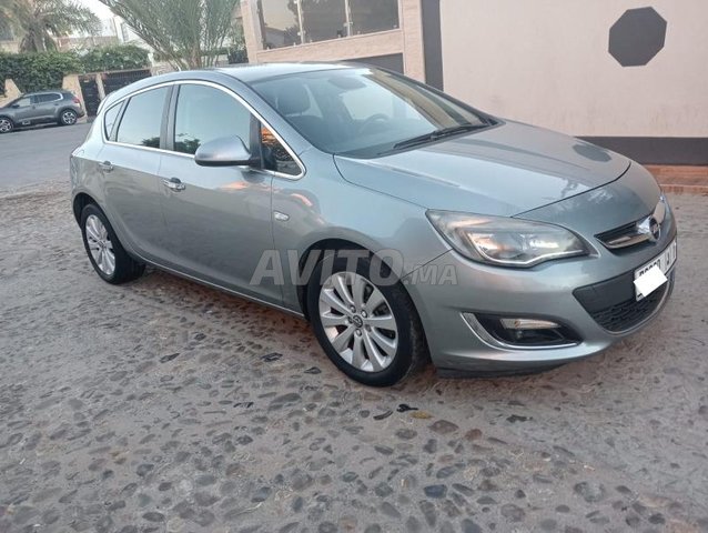 Voiture Opel Astra 2013 à Rabat  Diesel  - 7 chevaux