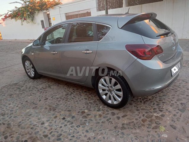 Opel Astra occasion Diesel Modèle 2013