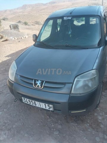 Voiture Peugeot Partner 2004 à Béni Mellal Diesel - 7 chevaux