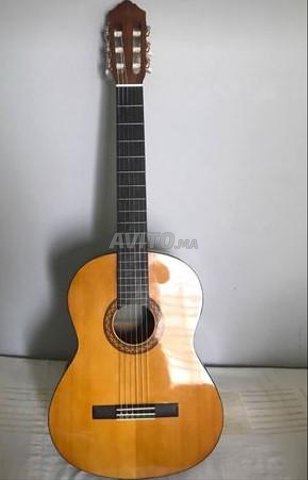 Guitar Yamaha C40 - 1