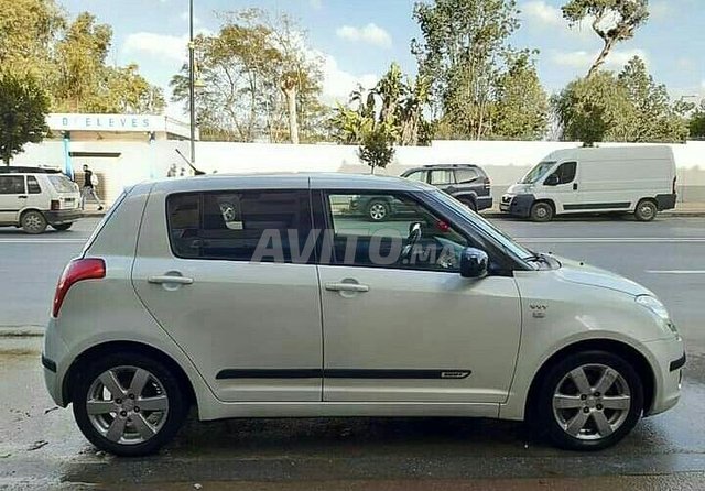 Voiture Suzuki Swift 2010 à N'khila Essence - 6 chevaux