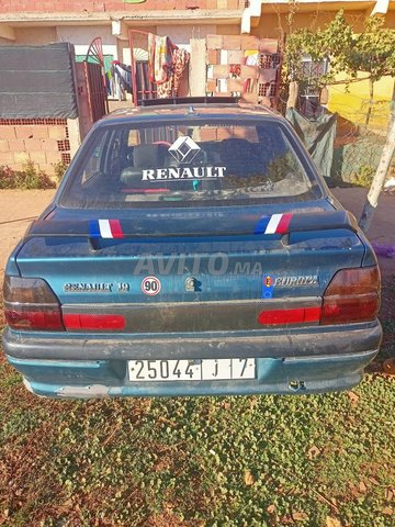 Voiture Renault R19 1999 à El Hajeb Diesel - 7 chevaux