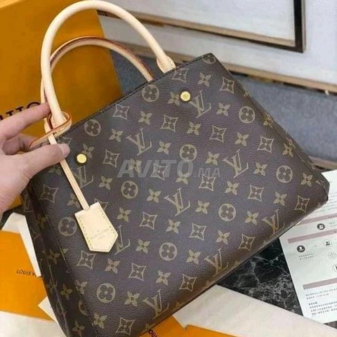 Sac Louis Vuitton Montaigne en Vrai Cuir, Sacs et Accessoires à Casablanca