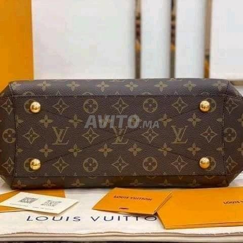 Sac Louis Vuitton Montaigne en Vrai Cuir, Sacs et Accessoires à Casablanca