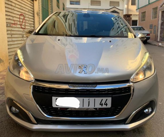 Voiture Peugeot 208 2018 à Tétouan Diesel - 6 chevaux