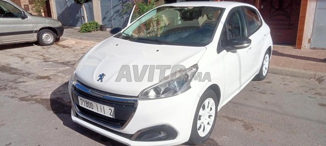 Voiture Peugeot 208 2017 à Rabat Diesel - 6 chevaux