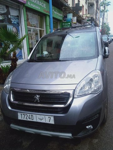 Voiture Peugeot Partner 2019 à Casablanca Diesel - 7 chevaux