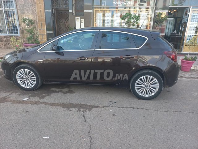 Voiture Opel Astra 2014 à Safi Diesel - 7 chevaux