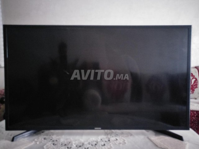 Smart TV Samsung 40 led (afficheur endommagé)  - 1
