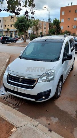 Voiture Peugeot Partner 2019 à Salé Diesel - 6 chevaux