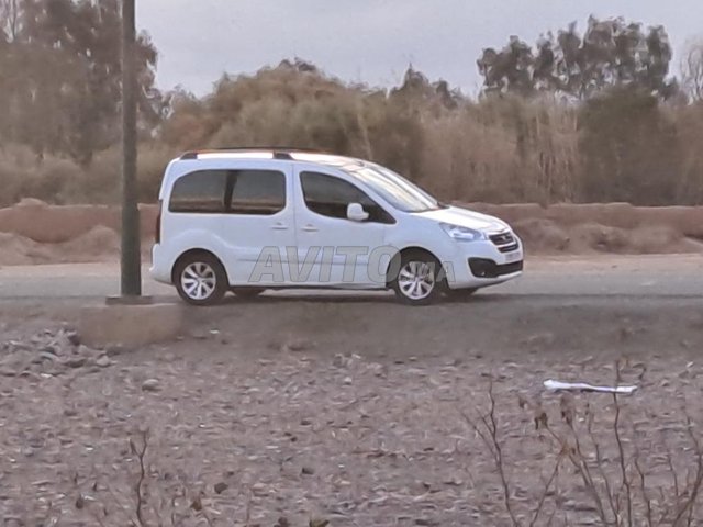 Voiture Peugeot Partner 2019 à Marrakech Diesel - 6 chevaux