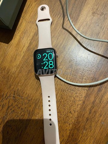Apple Watch Series 4 44 mm avec Cable (MU6F2LL/A) - 5