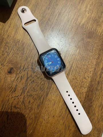 Apple Watch Series 4 44 mm avec Cable (MU6F2LL/A) - 2