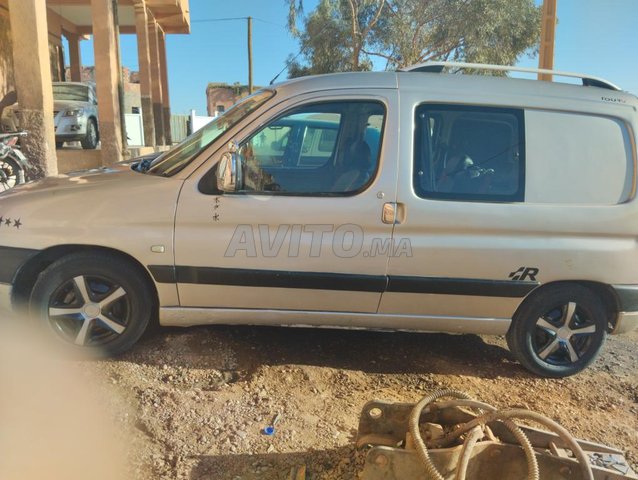 Voiture Peugeot Partner 2002 à Errachidia Diesel - 6 chevaux