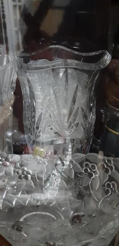Verres  bouteilles et vases en cristal - 7