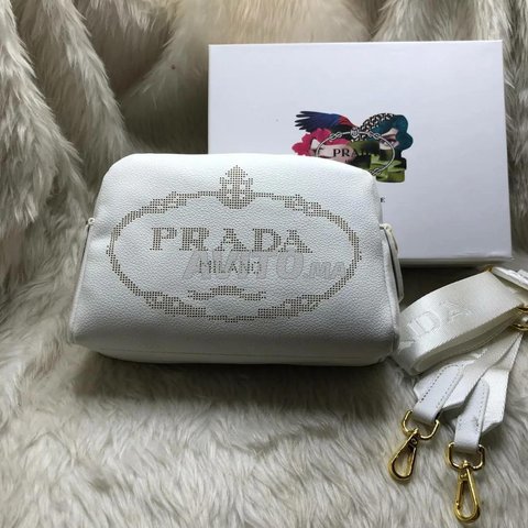 Sac Prada 🌸 Disponible en 3 couleurs Prix 5800da Boite + Pochette+  Certificat