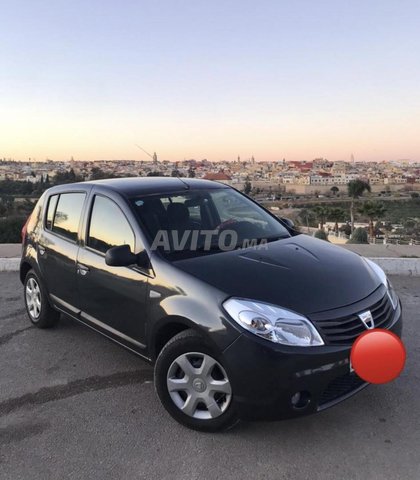 Voiture Dacia Sandero 2011 à Meknès Essence - 8 chevaux