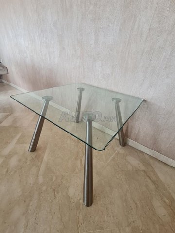 Table de coin design en verre trompé et inox - 1