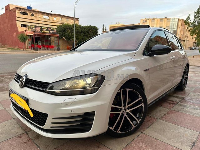 Voiture Volkswagen GOLF 7 2015 à El Jadida Diesel - 8 chevaux