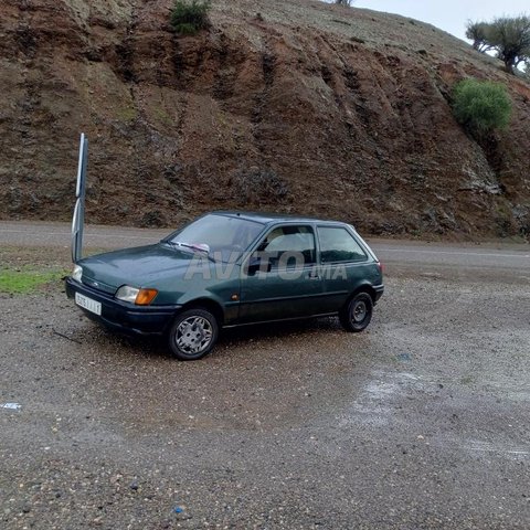 Voiture Ford Fiesta 1995 à Casablanca Essence - 7 chevaux