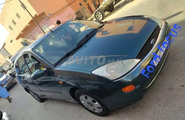 Voiture Ford Focus 2002 à Laâyoune Essence - 9 chevaux