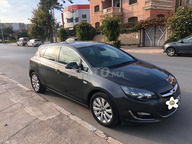 Voiture Opel Astra 2014 à Casablanca Diesel - 7 chevaux