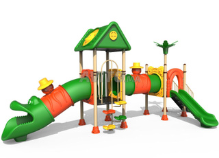 Structure d'extérieur avec toboggans et balançoire