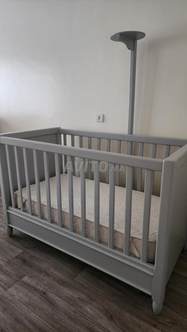 Chambre bébé (lit et commode) - 2