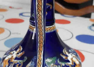 مزهرية عتيقة من فرنسا.