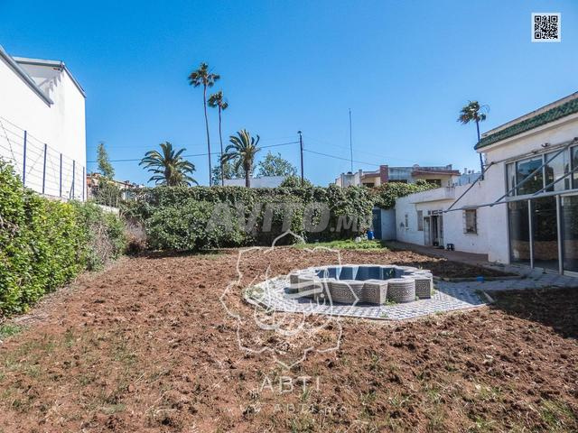 أرض فيلا 708م² بالقرب من القصر الملكي في منطقة الحبوس