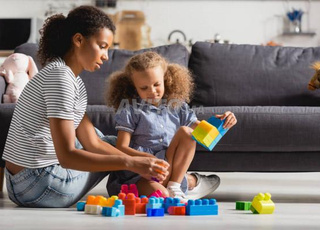 Nounou/ Ménagère/ Aide-soignant(e) philippin(e)