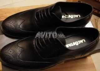 أحذية سوداء