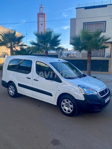 Voiture Peugeot Partner 2017 à Salé Diesel - 6 chevaux